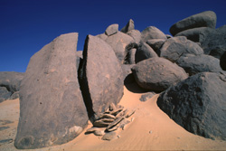 Westsahara, Algerien: Algerien: Expedition Hoggar, Tassili und Tadrart - Aufgebrochene Steine